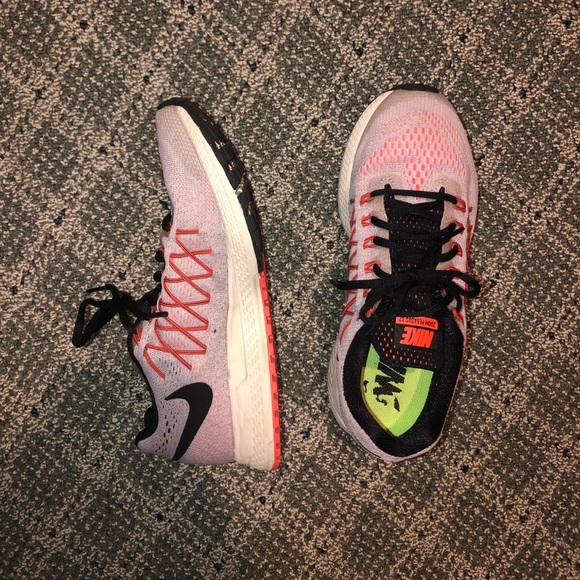 Nike Shoes - Nike Zoom Pegasus 32